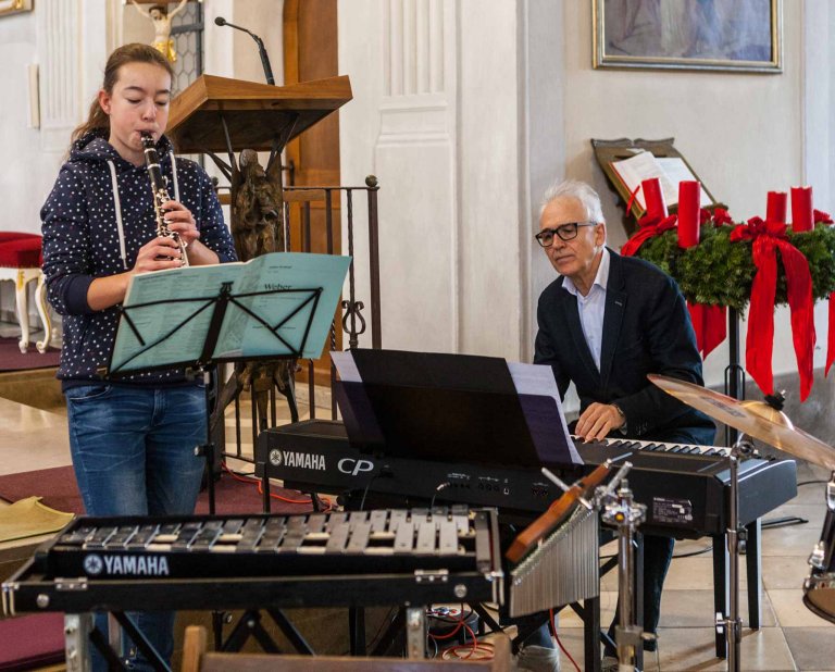 Grossansicht in neuem Fenster: Adventskonzert der Musikschule am 15.12.2019 - Bild 2