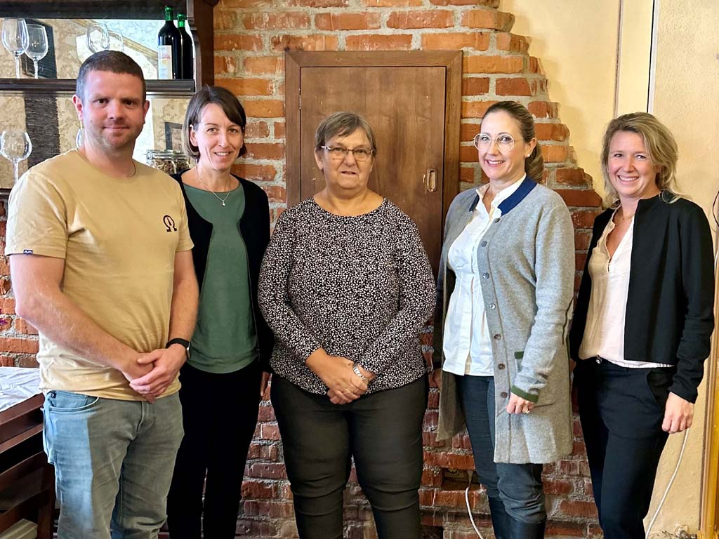 V. l.: Personalräte Thomas Zudok und Rosemarie Zehtenbauer, Silvia Klugbauer, Bürgermeisterin Sibylle Entwistle, Personalleiterin Christine Blank.