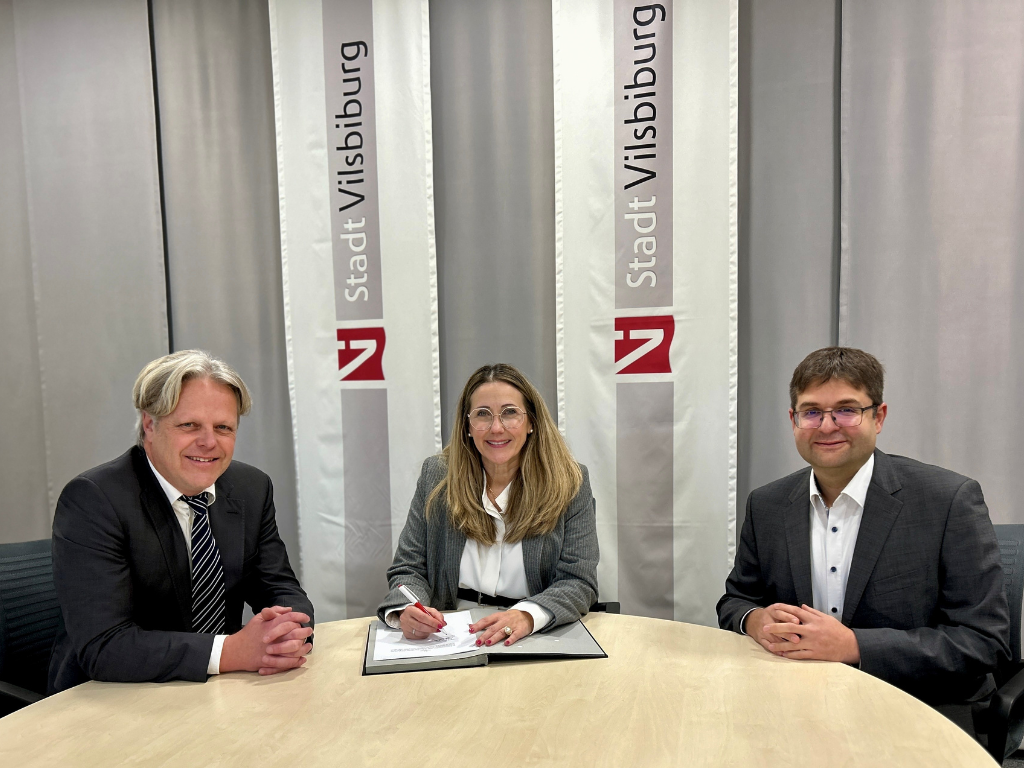 Technischer Vorstand Wolfgang Schmid (li.), Erste Bürgermeisterin Sibylle Entwistle und kaufmännischer Vorstand Paul Kronwinkler bei der...